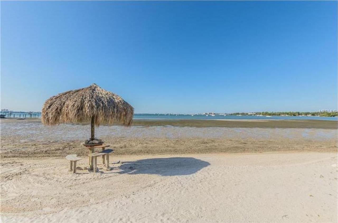 Two Bedroom Two Bath Family Condo - Sleeps Four - Unit B - Private Beach San Petersburgo Exterior foto